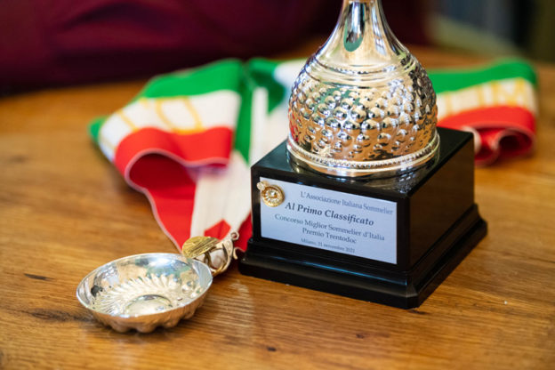 Stefano-Berzi-Miglior-Sommelier-dItalia-premio-Trentodoc-624x416